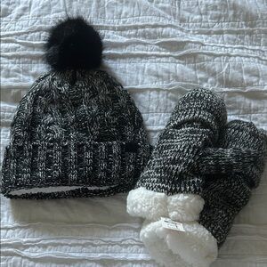 Sherpa lined Black and White Hat and Mittens Set